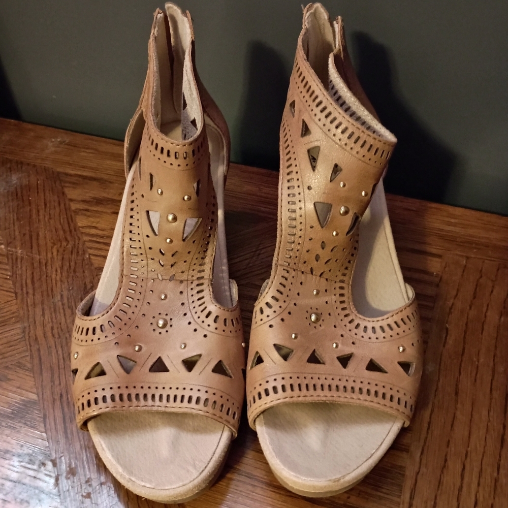 Women's Earth Tan Sandals